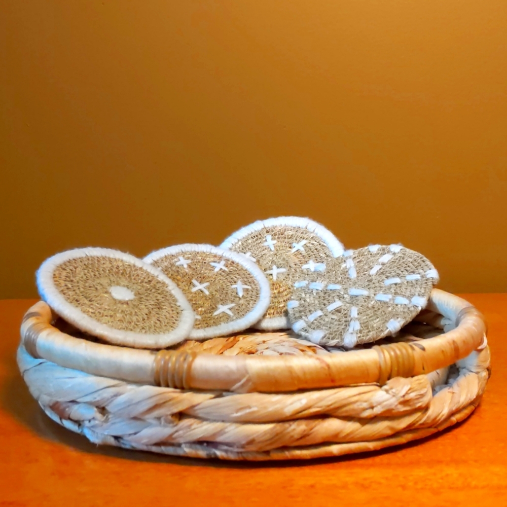 Seagrass tray and coaster set